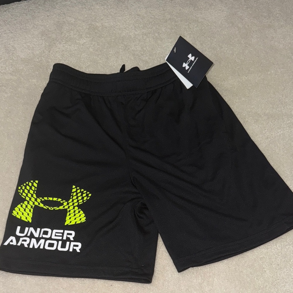 Under armour shorts boy